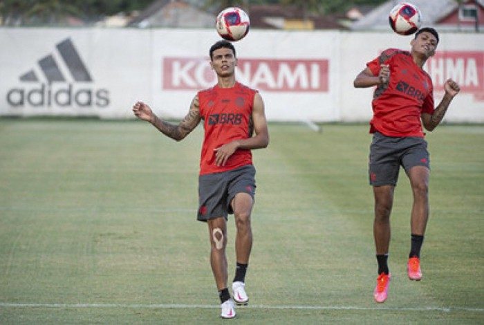 O volante Richard Rios, à esquerda, sofreu trauma no treino desta quinta-feira