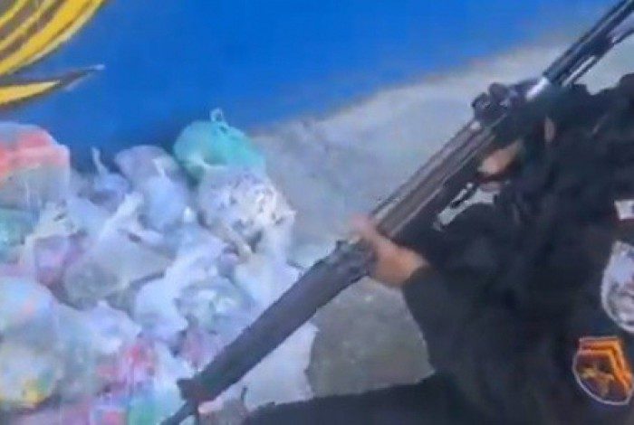 Polícia Militar faz operação no Complexo do Chapadão e apreende drogas