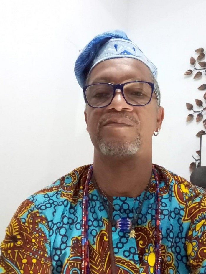 Filho de nordestinos, o baiano Adailton Moreira, de 57 anos, se orgulha da sua tradição afro-brasileira e da sua religião, o candomblé