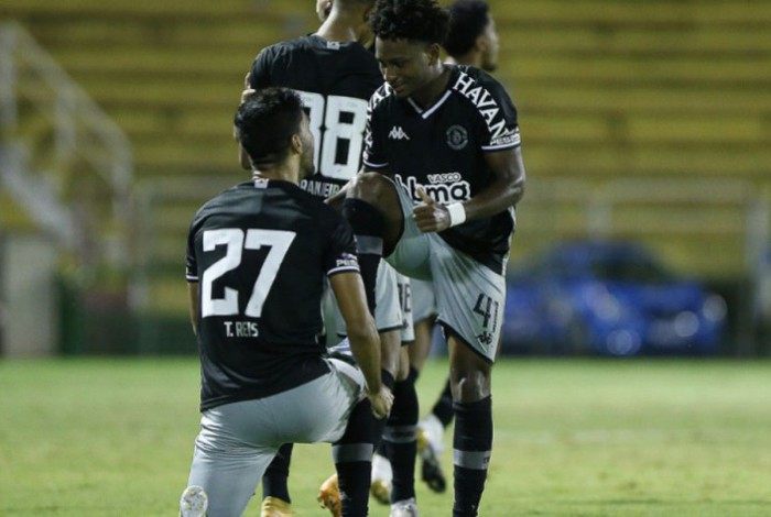Tiago Reis recebeu de Cayo Tenório a assistência para um dos três gols que marcou