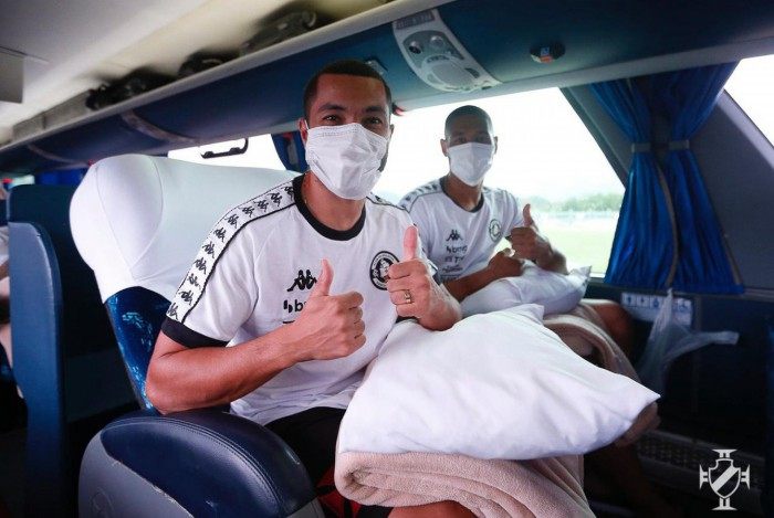 Morato (E) vive a expectativa pela estreia no Vasco contra a Tombense, amanhã, pela Copa do Brasil