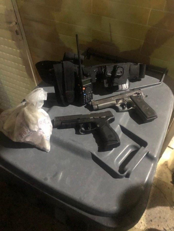 PM apreende duas pistolas e drogas na comunidade do Cajueiro, em Madureira