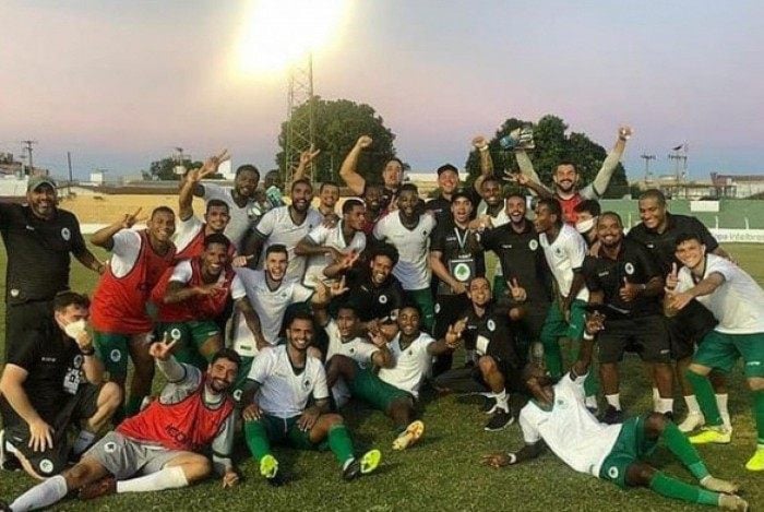 Os jogadores do Boavista comemoram a classificação para a terceira fase da Copa do Brasil