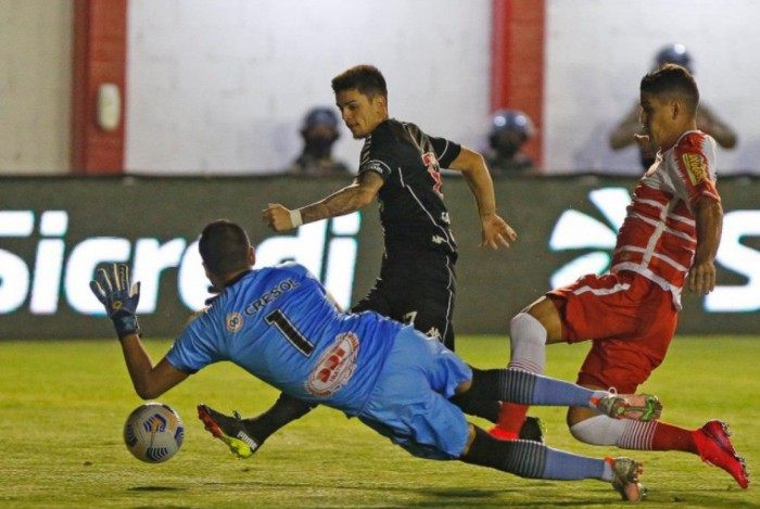 Gabriel Pec abriu o caminho do Vasco para a vitória e a vaga em Tombos
