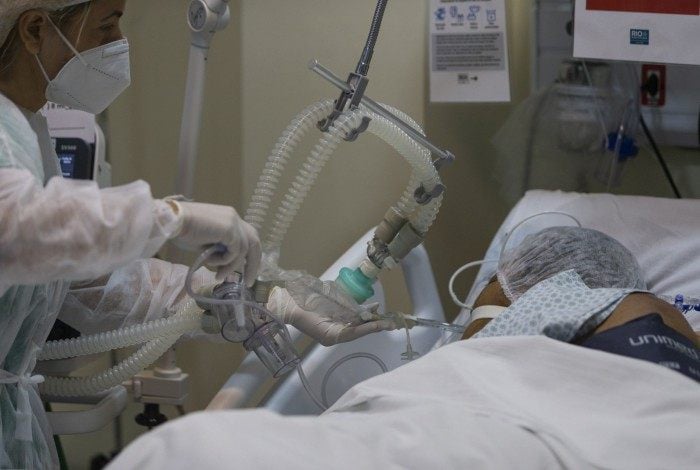 Médicos estão preocupados com a falta de medicamentos para intubação