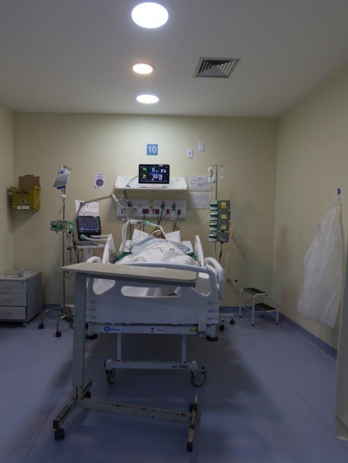 UTI para tratamento de Covid-19  no Hospital Ronaldo Gazolla, em Acari, Rio de Janeiro. Pacientes entubados na unidade de terapia intensiva do hospital municipal.