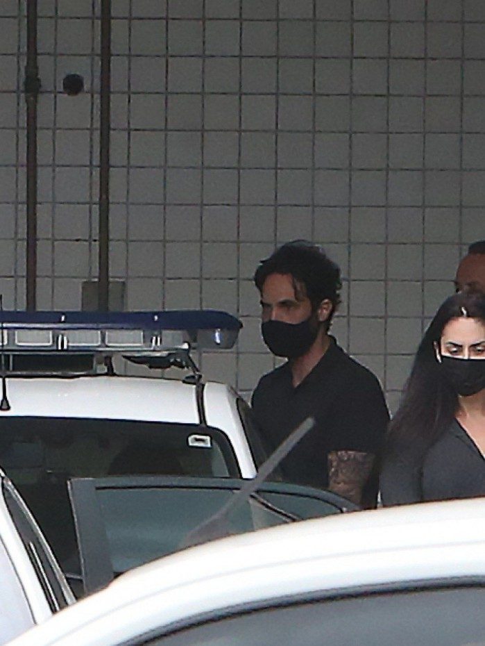 Dr. Jairinho e Monique m&atilde;e de Henry,  saindo do IML antes de irem para o sistema prisional