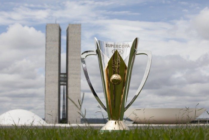 Taça da Supercopa do Brasil já está em Brasília