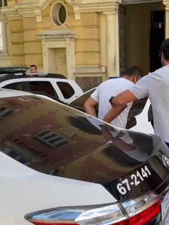 Agentes da 76ª DP (Niterói) prenderam o pastor Lúcio Flávio Perino de Jesus por associação para o tráfico de drogas