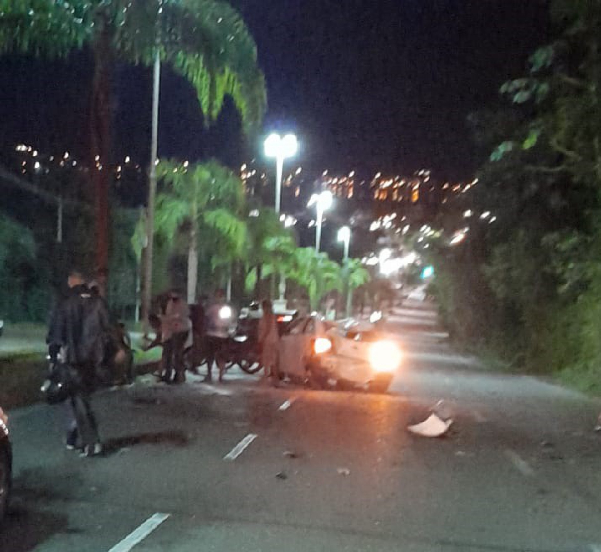 Acidente de tr&acirc;nsito em Niter&oacute;i deixa tr&ecirc;s jovens mortos e dois feridos
