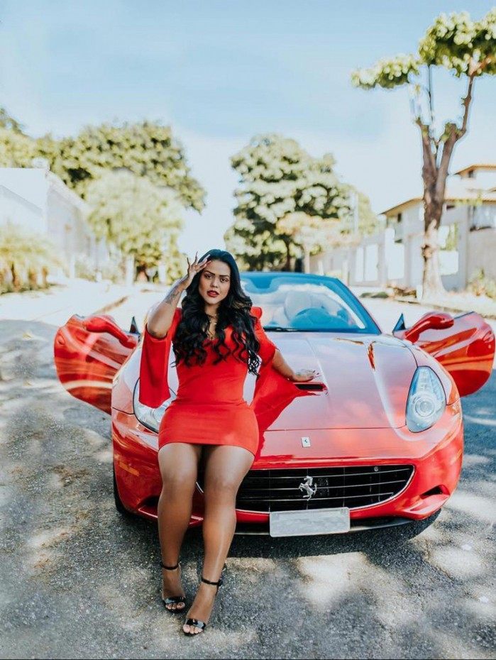 Camila Loures compra Ferrari 