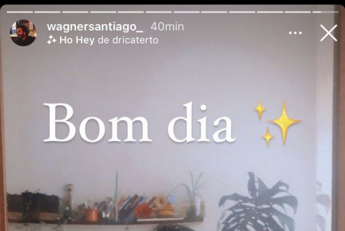 Wagner Santiago posta foto de cueca e vira assunto nas redes sociais