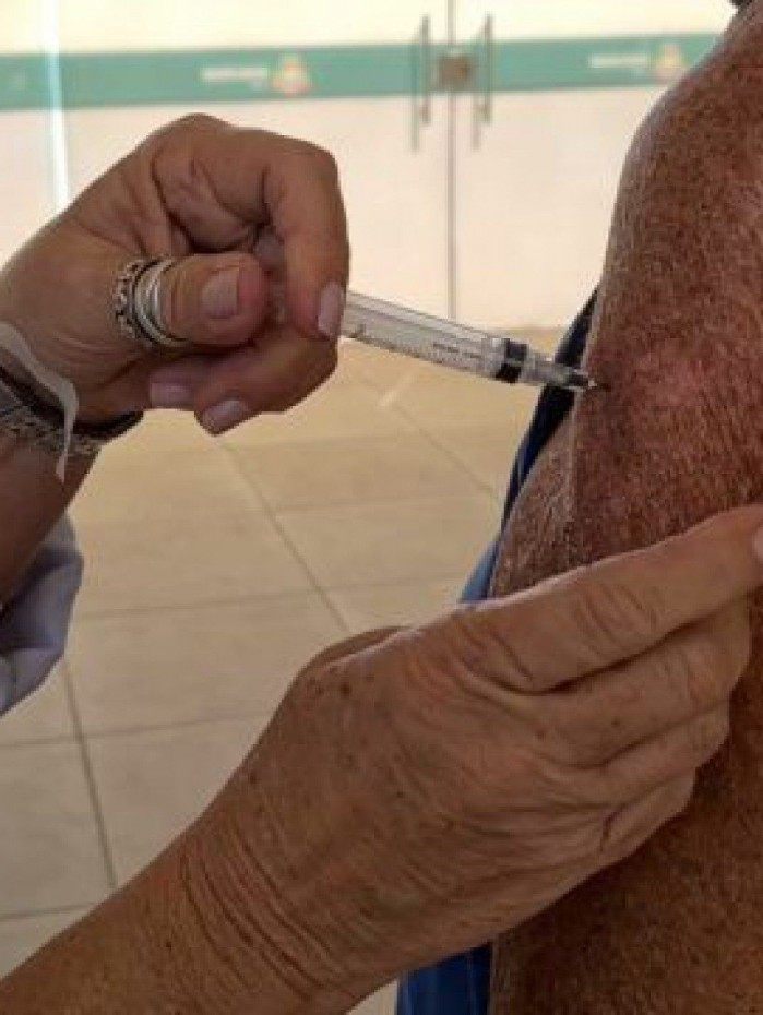 Publicar foto do cart&atilde;o de vacina facilita a&ccedil;&atilde;o de cibercriminosos