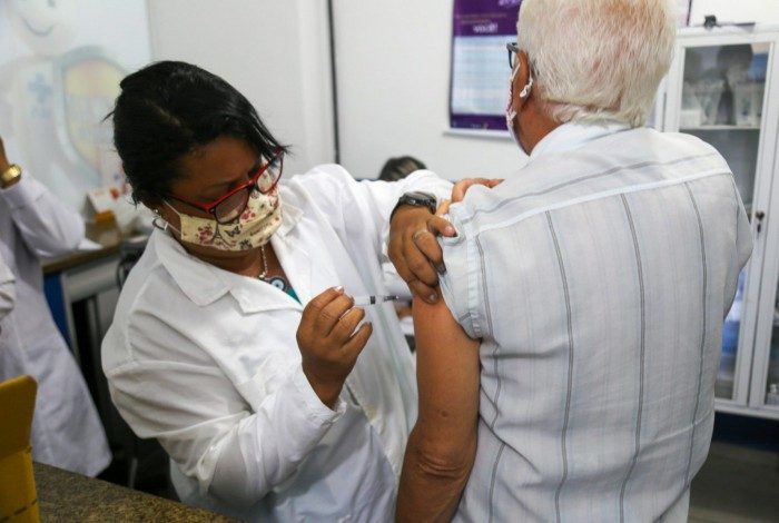 Vacinação contra Influenza em Mesquita: profissionais de saúde imunizados a partir desta quarta-feira