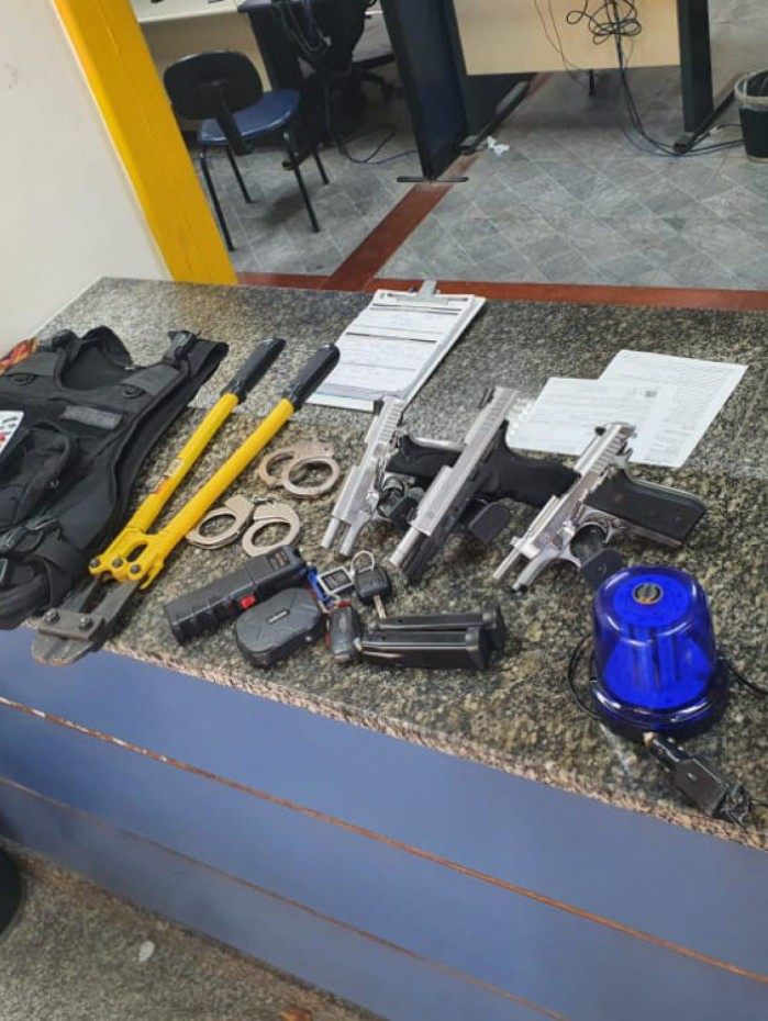 A Pol&iacute;cia Militar apreendeu as armas do inspetor da Pol&iacute;cia Civil e do comerciante