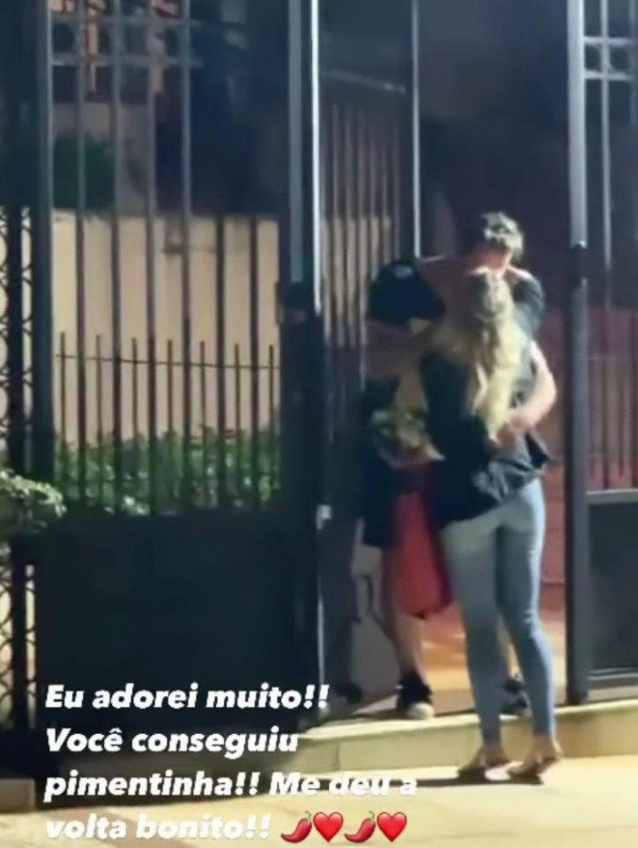 Henri Castelli recebe surpresa da nova namorada