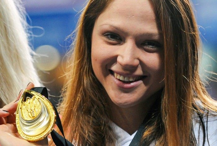 Bielorrussa Aliaksandra Herasimenia vendeu a medalha de ouro que conquistou em 2012