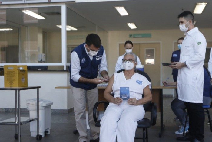 Vacinação contra a gripe no Ronaldo Gazolla, em Acari
