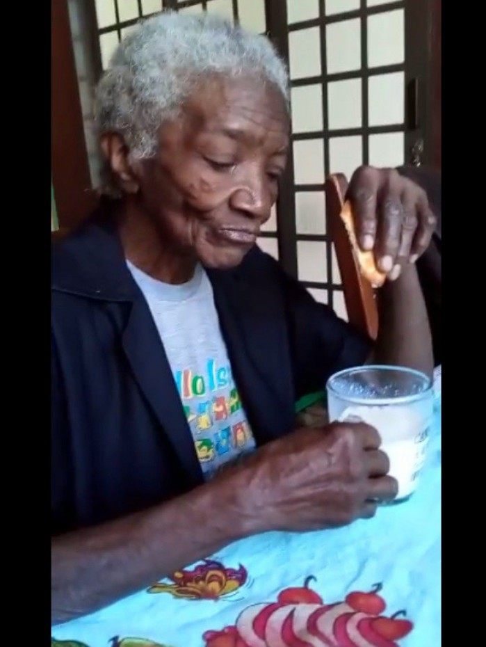 Maria das Graças, de 75 anos, aposentada