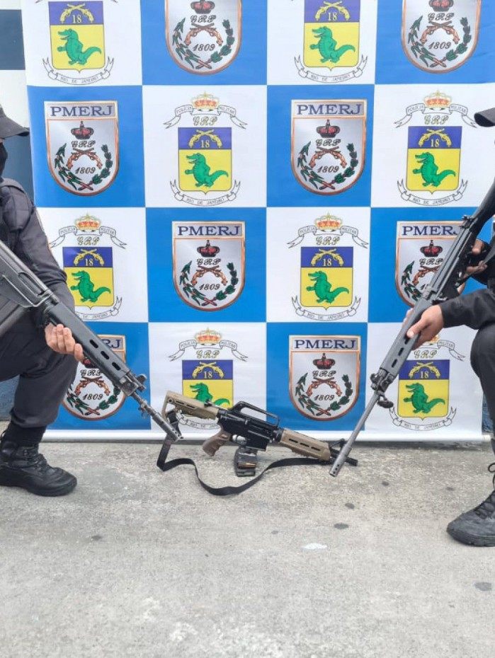 Polícia Militar faz operação na Praça Seca e moradores relatam tiroteio