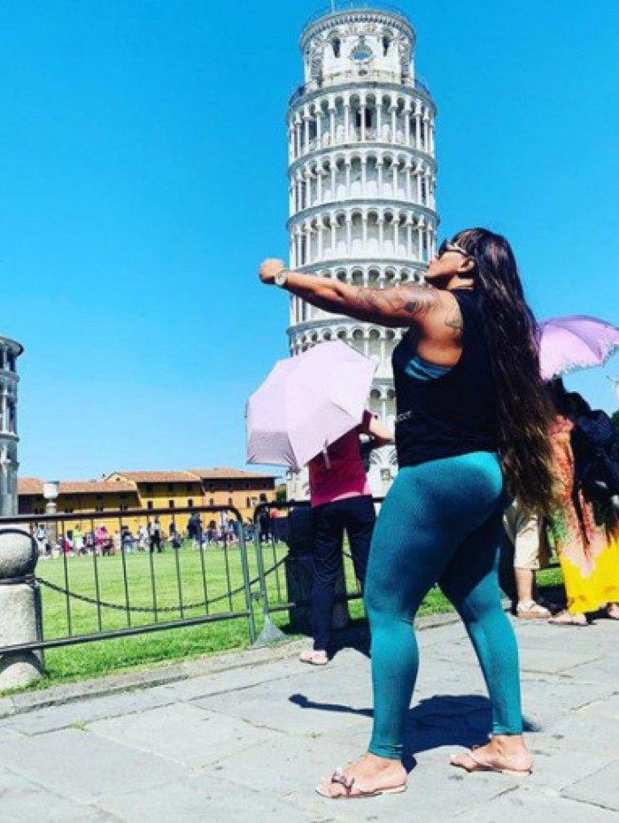 Em fotos nas redes sociais, suspeita ostentava vida de luxo