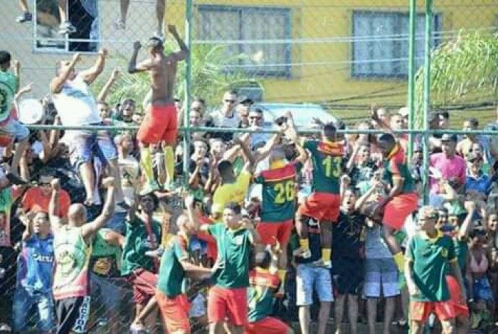 Com mais de 40 anos de história, o campo do tricolor da favela da Mangueirinha, em Duque de Caxias, é sede do campeonato do Tricolor
