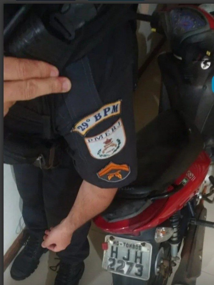 Legenda:     Natividade: Moto furtada é recuperada em Tombos (MG).