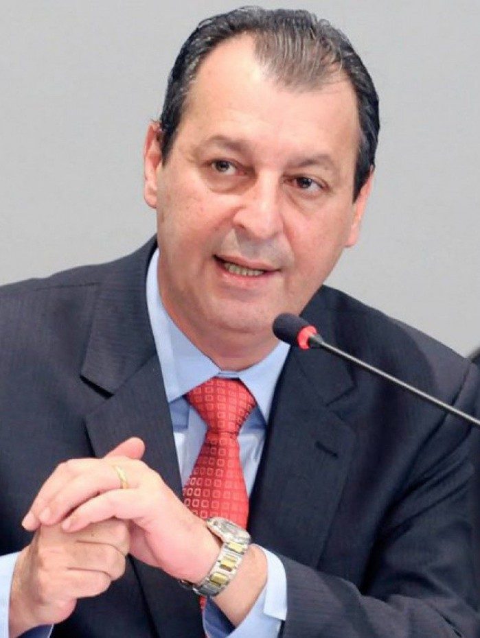 Omar Aziz questiona novamente fala dos m&eacute;dicos que defendem o tratamento precoce e clima esquenta