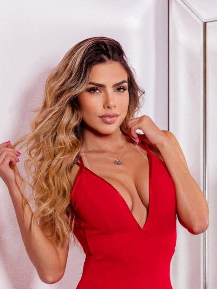 A modelo e ex-bailarina do Faust&atilde;o, Erika Schneider, &eacute; independente financeiramente desde o 16 anos de idade