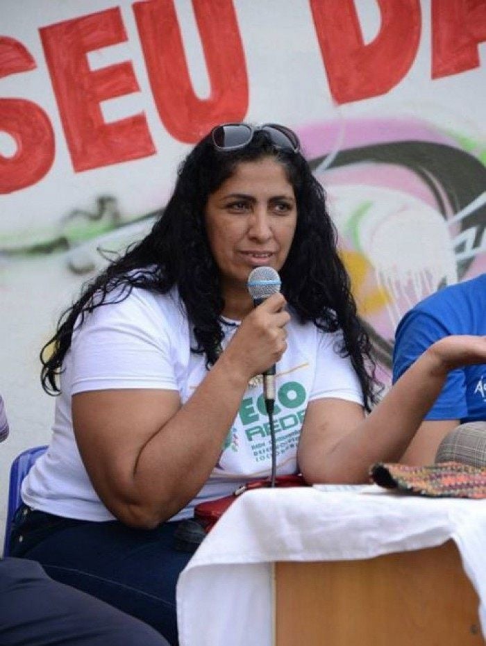 Há 37 anos, Iara Oliveira atua como líder comunitária na Cidade de Deus com o que sabe fazer melhor: educar e lutar pela educação