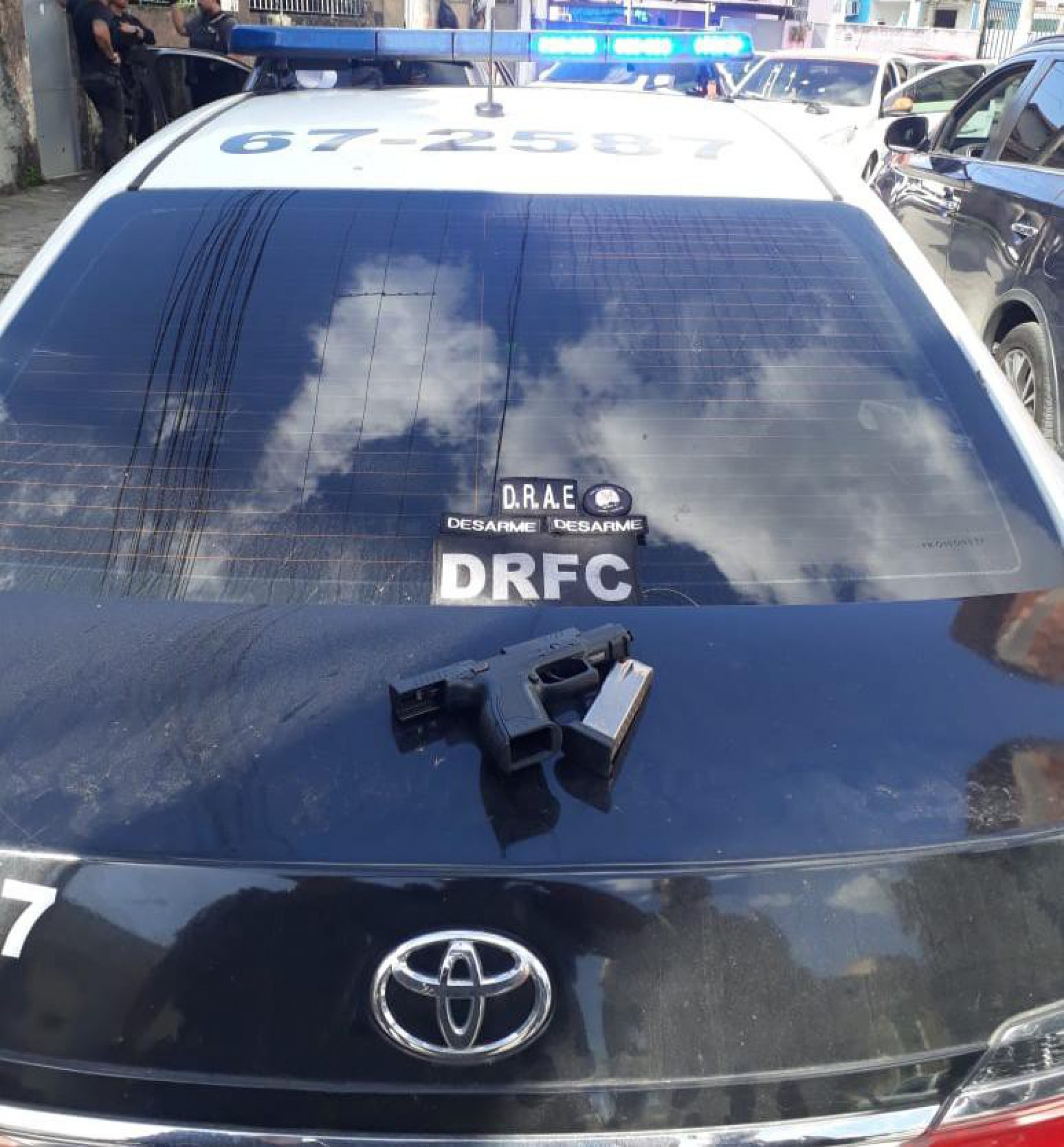 Uma pistola foi apreendida com o grupo, que se preparava para roubar uma carga 