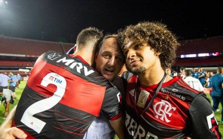 Vídeo! Treinador é baleado durante tiroteio em partida de futebol, Esporte