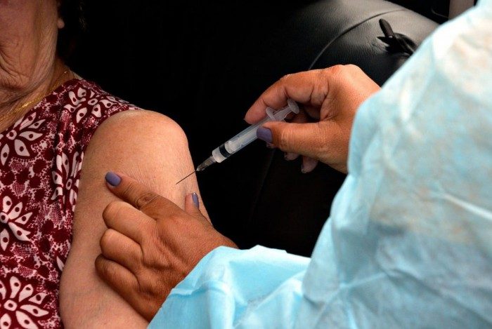 Prefeitura de VR realiza vacinação contra covid-19 e gripe 