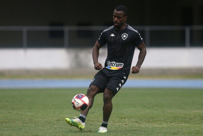 Kayque, volante do Botafogo