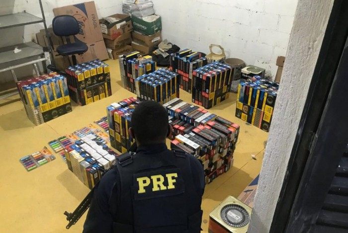 PRF recupera carga de cigarros avaliada em mais de R$ 30 mil 