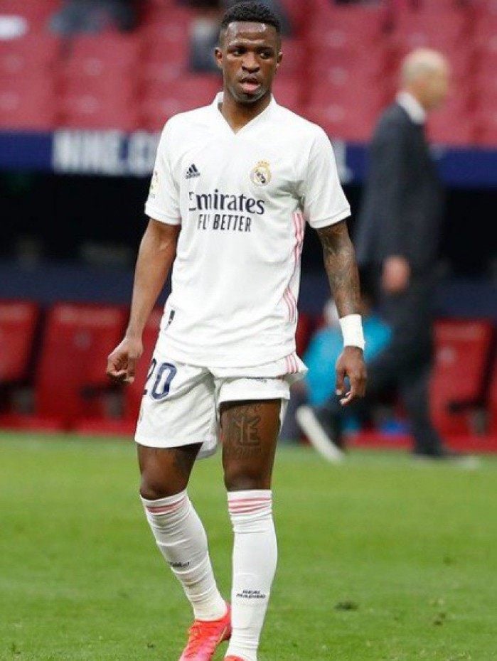 Em entrevista ao canal Desimpedidos, Vinícius Jr, atualmente no Real Madrid, afirmou o desejo de voltar a vestir a camisa do Flamengo. - Com certeza, num futuro bem distante, eu vou voltar para o Flamengo para dar o retorno técnico que o clube merece – relatou Vini Jr, que deixou o Flamengo em 2018
