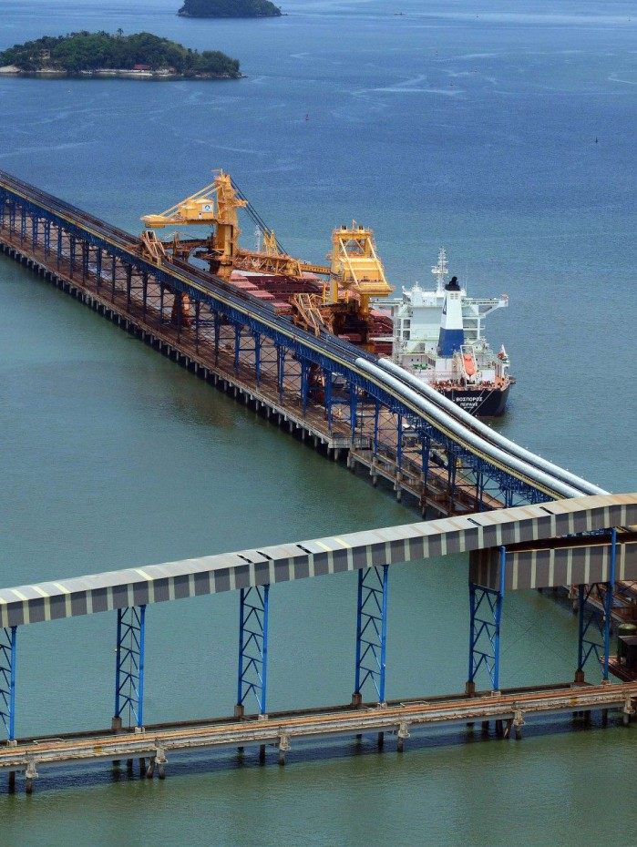 Porto Sudeste, na Ilha da Madeira: prefeitura diz que houve risco para a atividade pesqueira; empresa se recusou a receber documentos da autuação