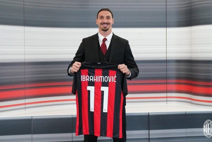 Ibrahimovic fica no Milan até o fim da temporada 2021/22