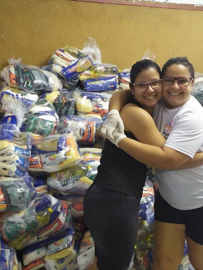 Irmãs Bianca Simãozinho e Bruna Simãozinho criaram o Instituto Novo Mundo na favela de Chatuba, em Mesquita