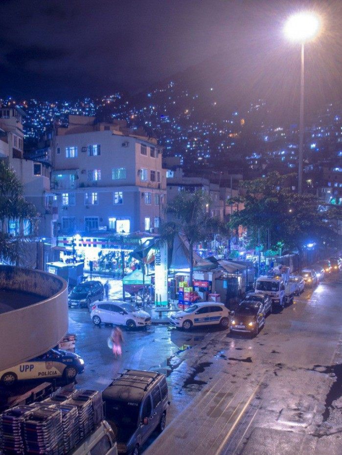 Cerca de 70 mil moradores da Rocinha serão beneficiados com a instalação de 1.500 novas luminárias