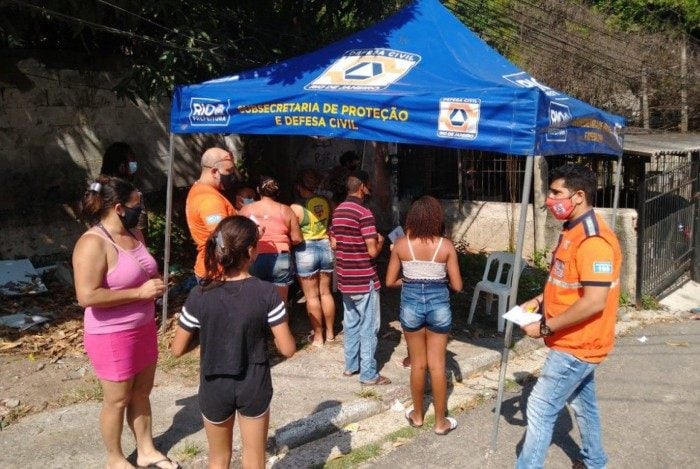 Na manhã deste domingo, a Defesa Civil realizou um simulado de desocupação na Comunidade Travessa Antonina, na Praça Seca, Zona Oeste do Rio