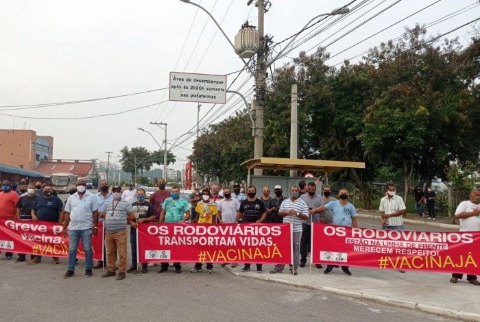 Manifestações foram deflagradas simultaneamente em São Gonçalo, Itaboraí e Niterói, com adesão de 300 trabalhadores de ônibus