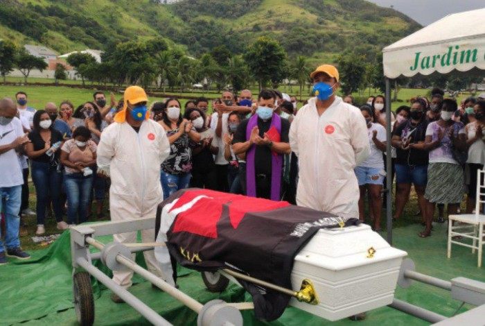 Criança foi enterrada nesta tarde no cemitério Jardim da Saudade, em Sulacap