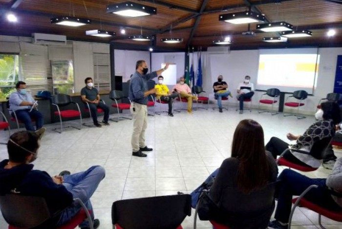 Reunião entre governo e sociedade civil para iniciar planejamento estratégico a fim de retomar atividades em Petrópolis a longo prazo