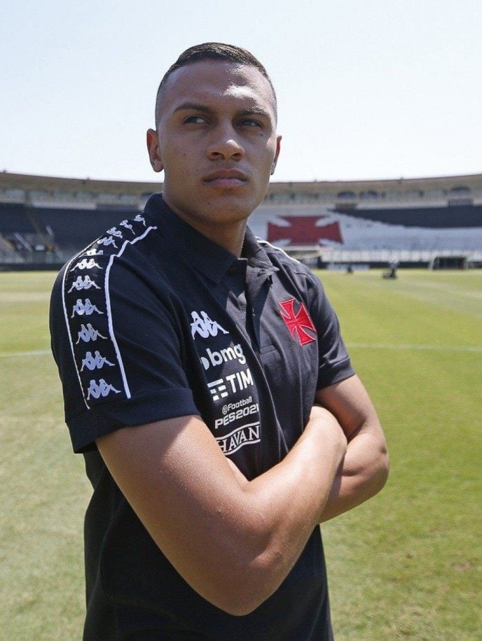 O atacante L&eacute;o Jab&aacute; no Est&aacute;dio de S&atilde;o Janu&aacute;rio