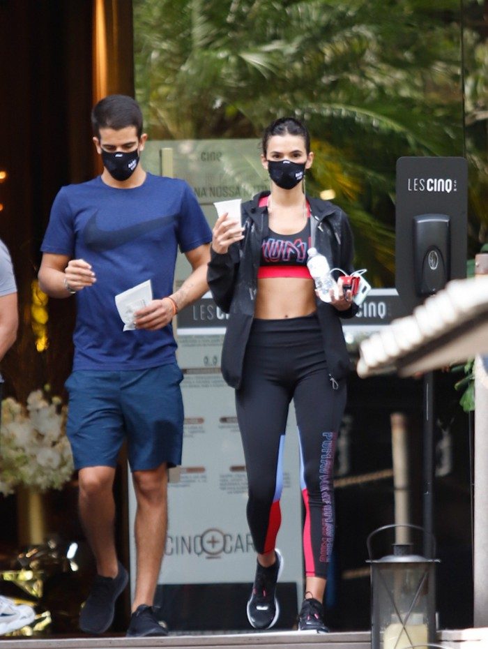 Bruna Marquezine e Enzo Celulari v&atilde;o &agrave; academia de luxo em S&atilde;o Paulo