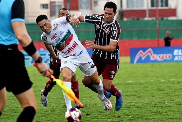 Credenciado pela boa atuação contra a Portuguesa, em especial no primeiro tempo, Ganso vislumbra uma vaga entre os titulares