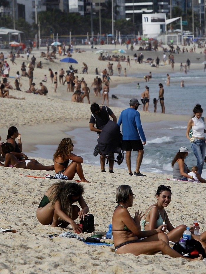 Movimenta&ccedil;&atilde;o na Praia do Leblon no &uacute;ltimo domingo (2)