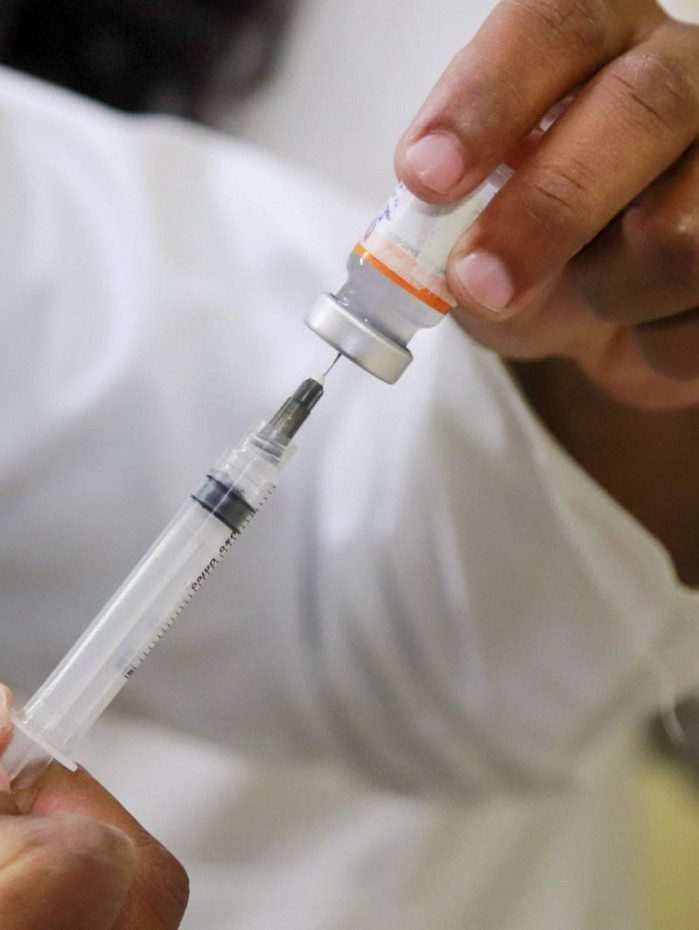 Na capital paulista, tamb&eacute;m est&atilde;o sendo vacinadas as pessoas de 60 a 62 anos de idade
