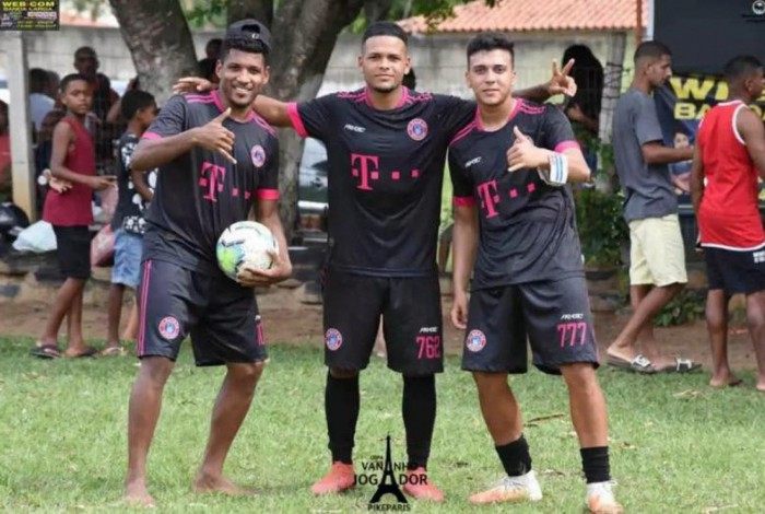 Rhuan, do Botafogo, participa de torneio de pelada